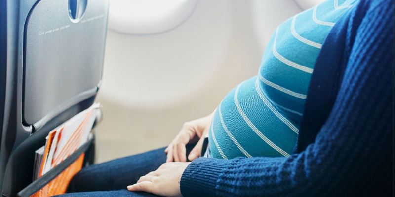 poród w samolocie