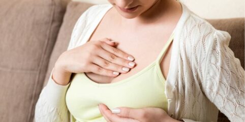 różnica w bólu piersiach przed okresem a ciąża
